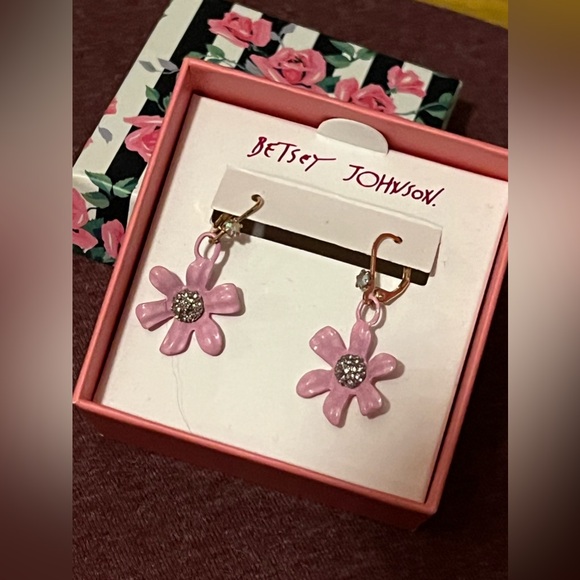 Betsey Johnson Small Pink Flower Earrings - Picture 1 of 2